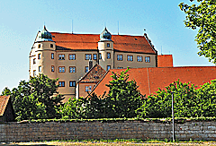 Kapfenburg vom Burghof