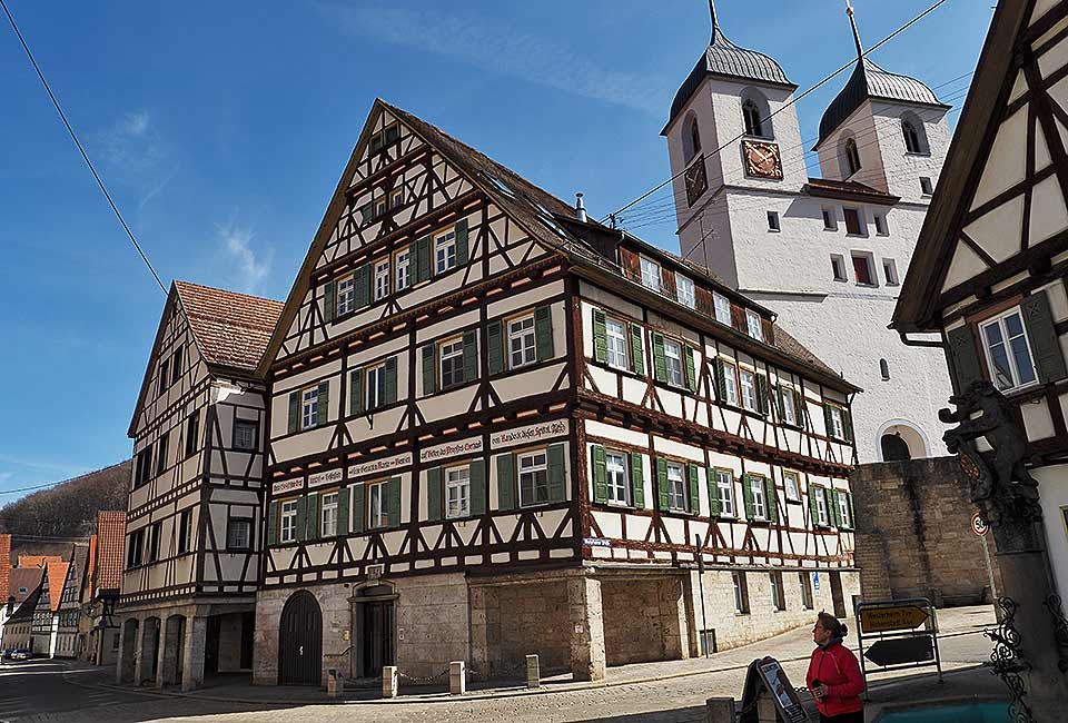 Rathaus und Kirche in Wiesensteig
